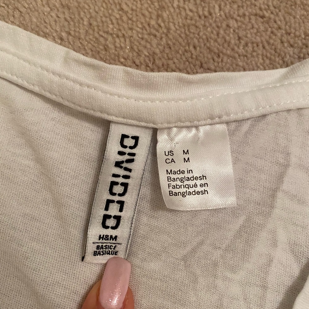 H&M basic white v-neck - Picture 3 of 7